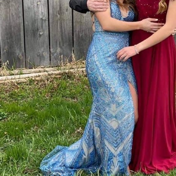 GORGEOUS PROM DRESS! - Picture 2 of 12